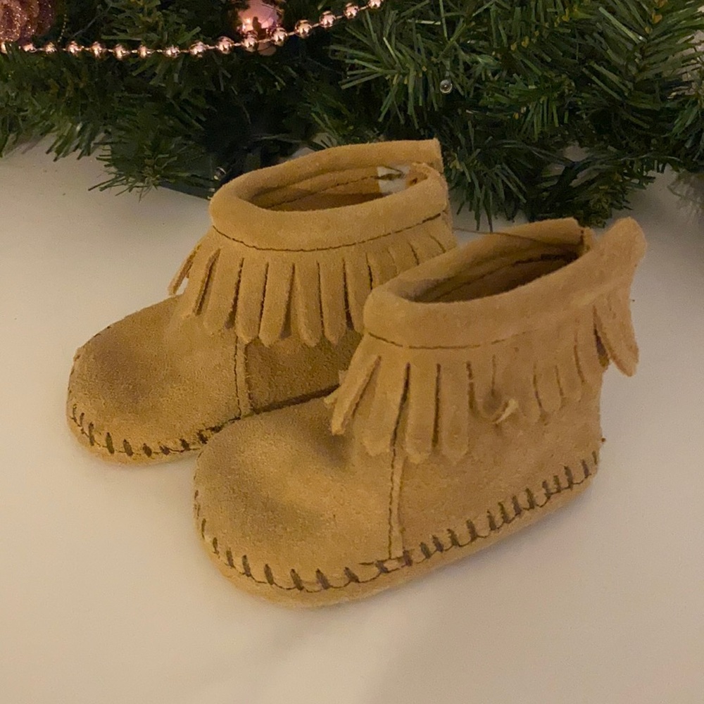 Minnetonka fringe boots VGUC